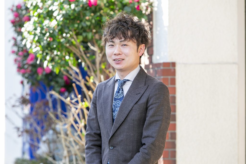 先輩メッセージ写真　左